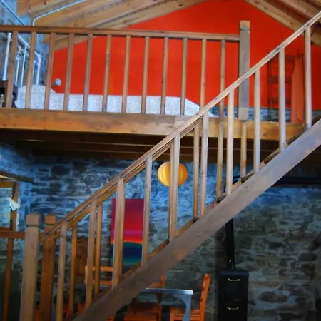 Mil Madrenas Rojas Apartman