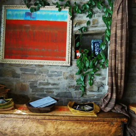 Mil Madrenas Rojas *