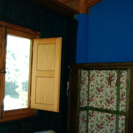 Mil Madrenas Rojas Apartman