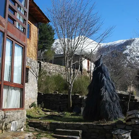 Apartman Mil Madrenas Rojas Salientes