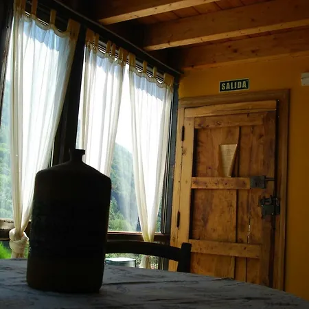 Mil Madrenas Rojas *