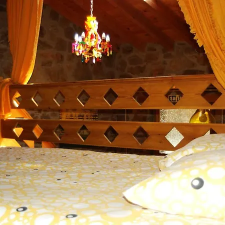 Mil Madrenas Rojas * Salientes