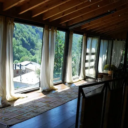 Mil Madrenas Rojas *