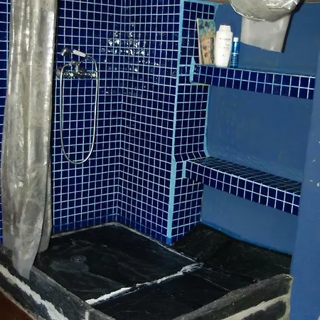 Mil Madrenas Rojas Salientes