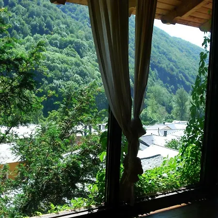 Mil Madrenas Rojas Apartman *