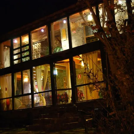 Mil Madrenas Rojas 公寓