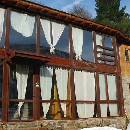 Mil Madrenas Rojas * Salientes