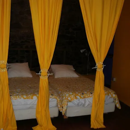 דירה Mil Madrenas Rojas Salientes