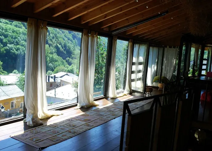 Mil Madrenas Rojas *