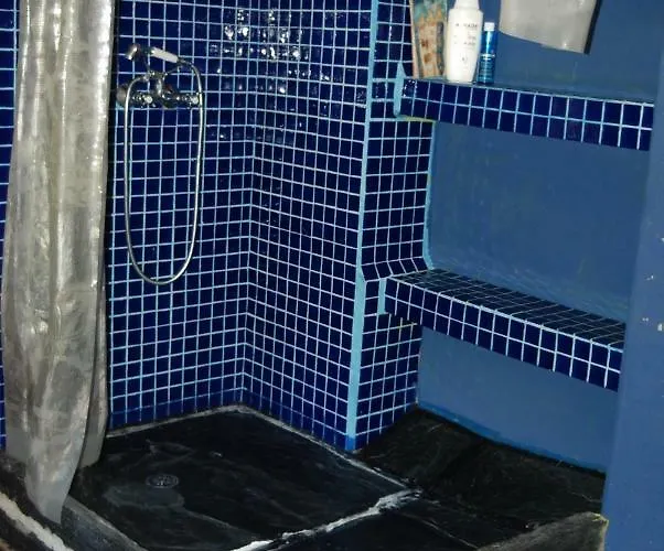 Mil Madrenas Rojas Salientes